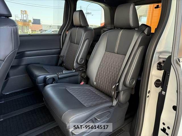 Toyota NOAH 2023-07 6910276-18