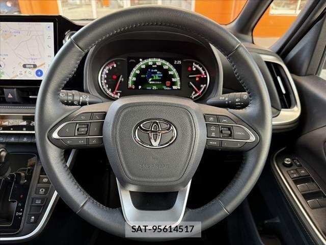 Toyota NOAH 2023-07 6910276-25