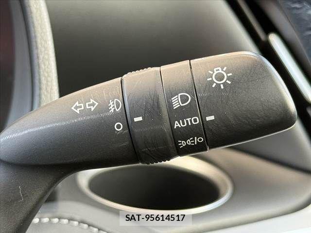 Toyota NOAH 2023-07 6910276-27