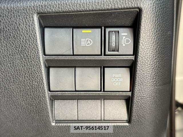 Toyota NOAH 2023-07 6910276-28