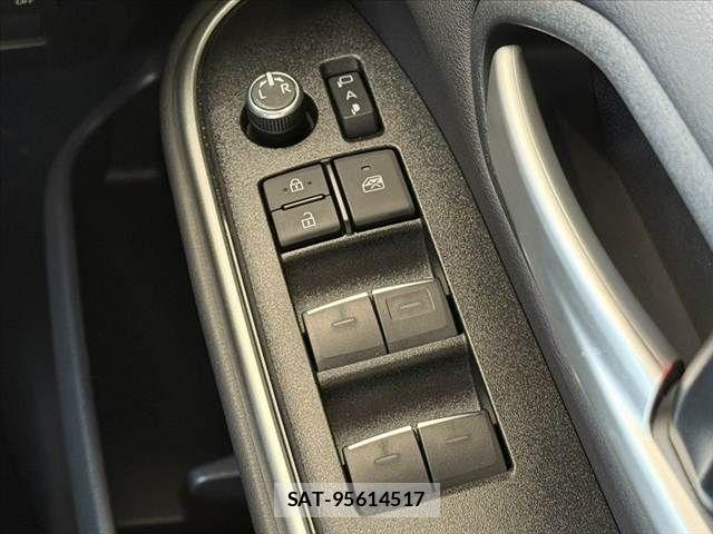 Toyota NOAH 2023-07 6910276-29