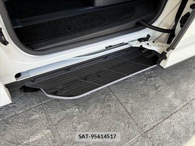 Toyota NOAH 2023-07 6910276-6