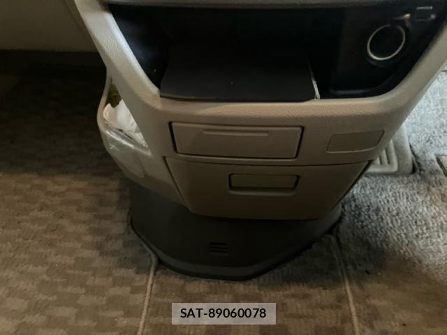 Toyota NOAH 2011-07 6910313-22