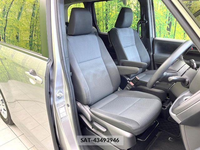 Toyota NOAH 2023-06 6910290-7