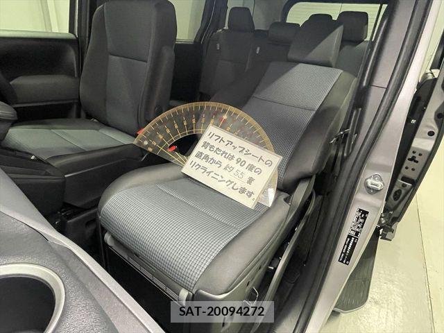 Toyota NOAH 2023-11 6910285-10