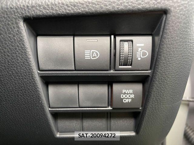 Toyota NOAH 2023-11 6910285-14