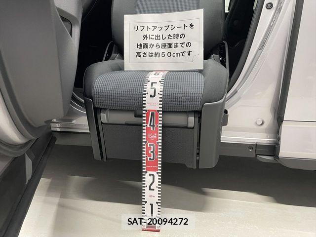 Toyota NOAH 2023-11 6910285-5