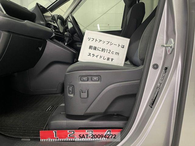Toyota NOAH 2023-11 6910285-7