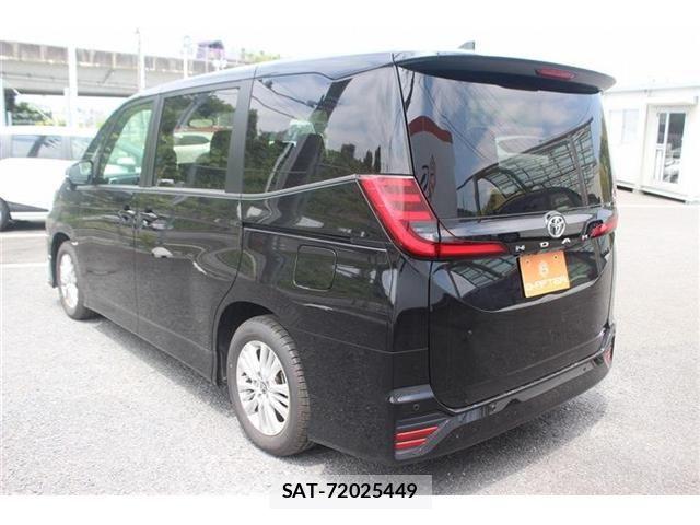 Toyota NOAH 2022-10 6910288-11