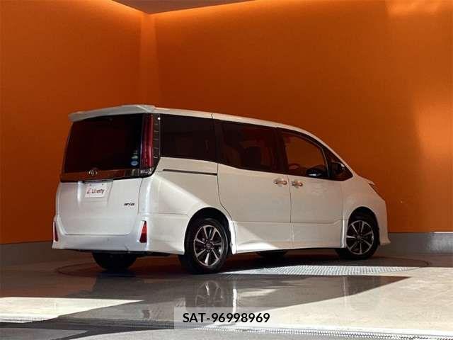 Toyota NOAH 2019-05 6910289-11
