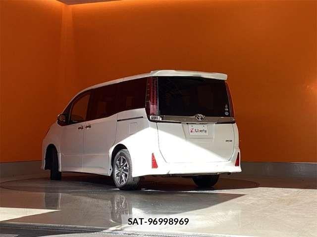 Toyota NOAH 2019-05 6910289-13