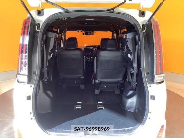 Toyota NOAH 2019-05 6910289-19