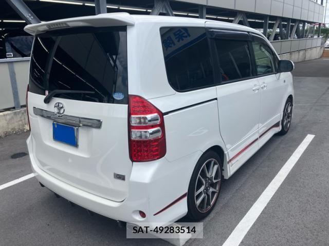 Toyota NOAH 2013-11 6910312-10