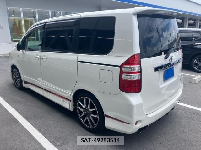 Toyota NOAH 2013-11 6910312-11
