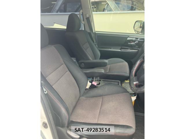 Toyota NOAH 2013-11 6910312-17
