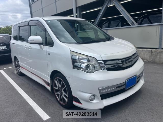 Toyota NOAH 2013-11 6910312-1