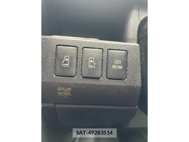 Toyota NOAH 2013-11 6910312-26