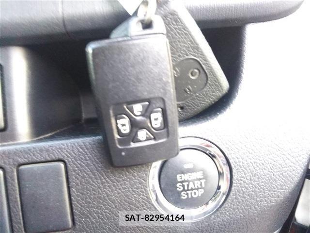 Toyota NOAH 2012-05 6910306-9