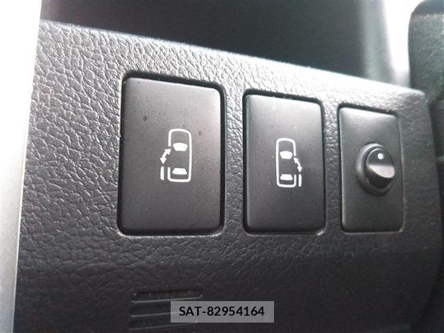Toyota NOAH 2012-05 6910306-11