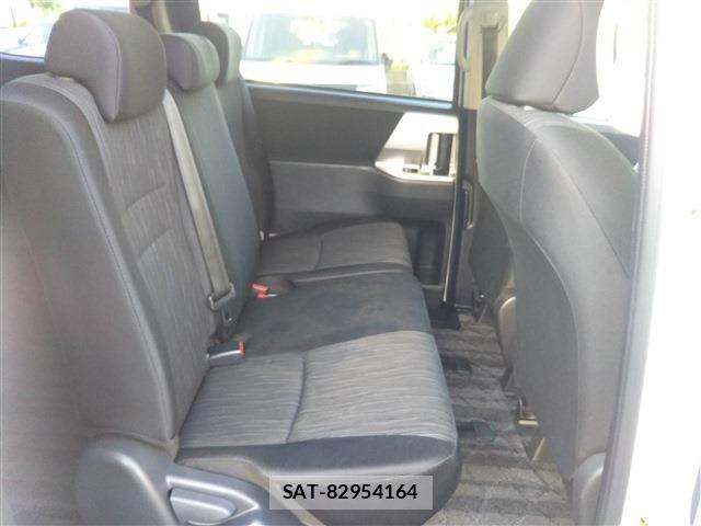 Toyota NOAH 2012-05 6910306-19
