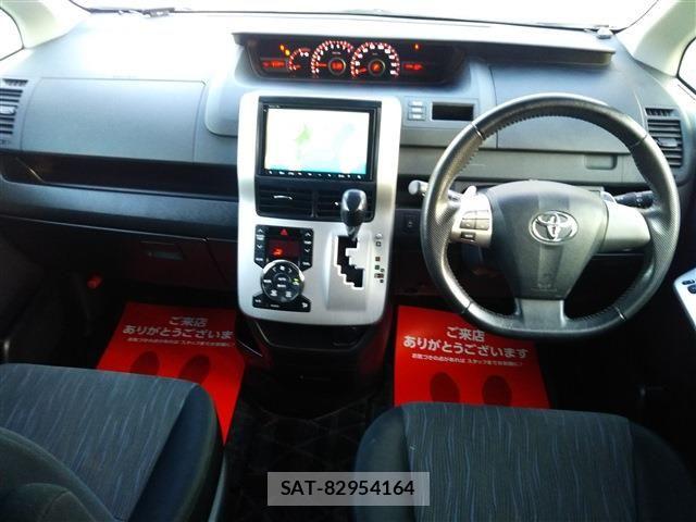 Toyota NOAH 2012-05 6910306-5