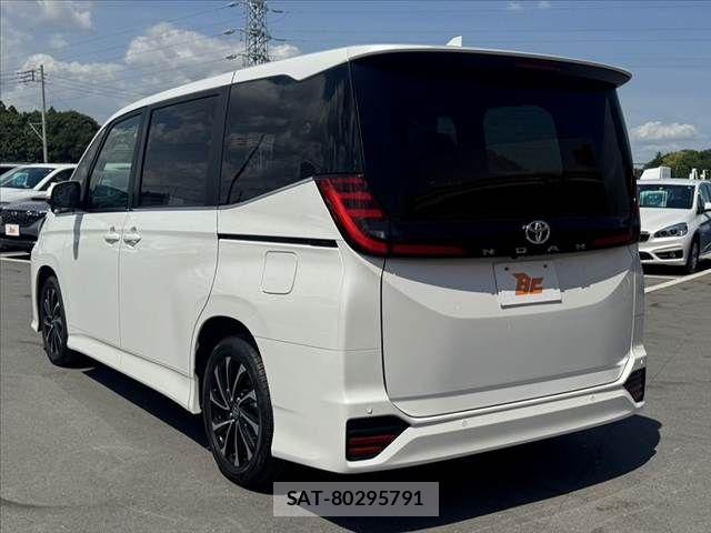 Toyota NOAH 2023-05 6910277-12