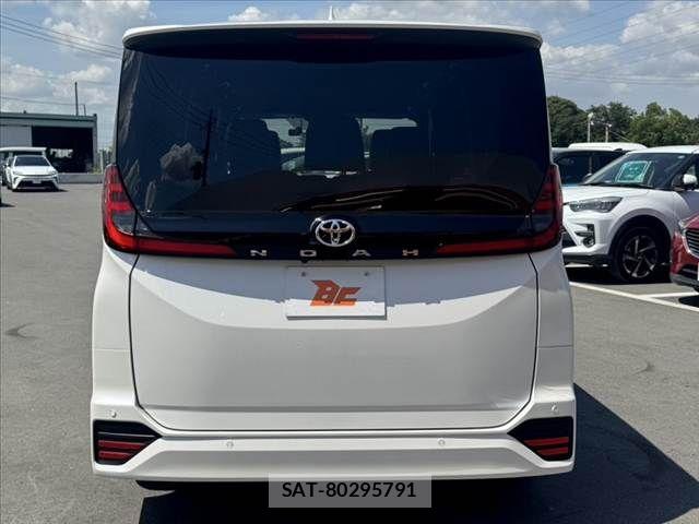Toyota NOAH 2023-05 6910277-13