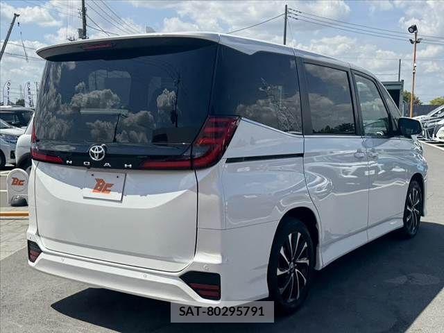 Toyota NOAH 2023-05 6910277-14