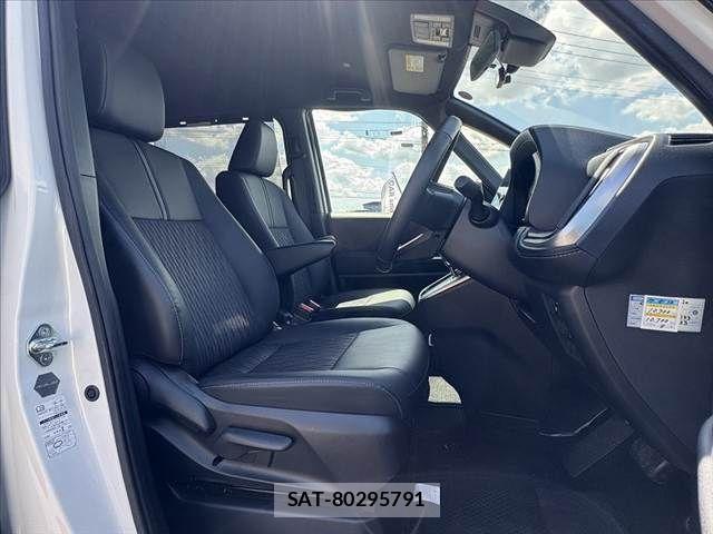 Toyota NOAH 2023-05 6910277-15