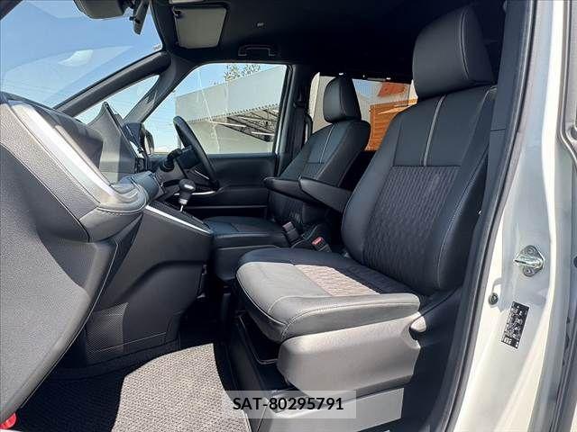Toyota NOAH 2023-05 6910277-16