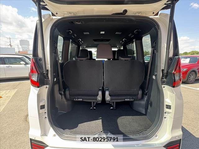 Toyota NOAH 2023-05 6910277-18