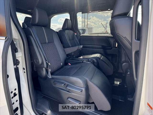Toyota NOAH 2023-05 6910277-19