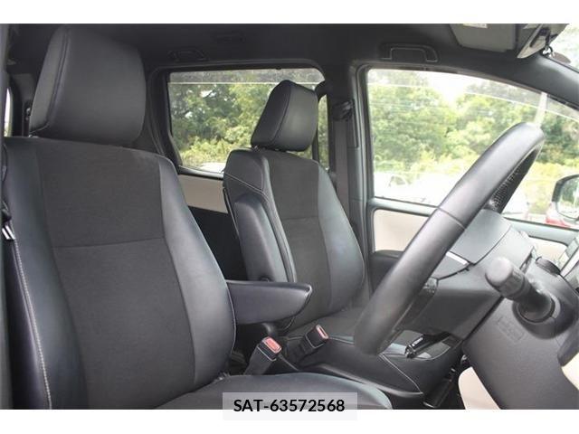 Toyota NOAH 2018-03 6910295-13