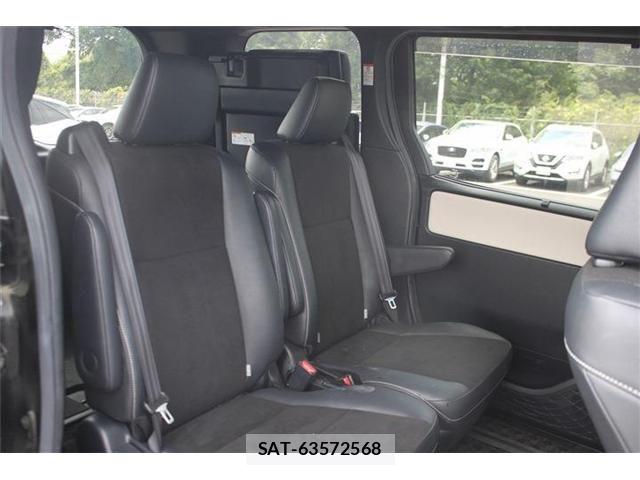 Toyota NOAH 2018-03 6910295-14
