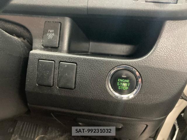 Toyota NOAH 2011-02 6910338-12