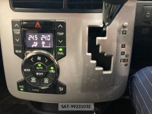 Toyota NOAH 2011-02 6910338-17