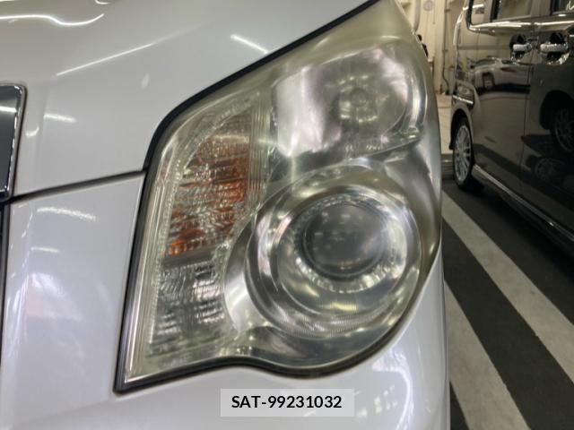 Toyota NOAH 2011-02 6910338-4