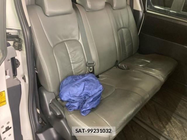Toyota NOAH 2011-02 6910338-8
