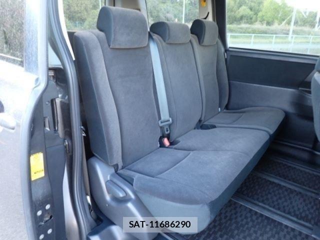 Toyota NOAH 2012-02 6910315-10