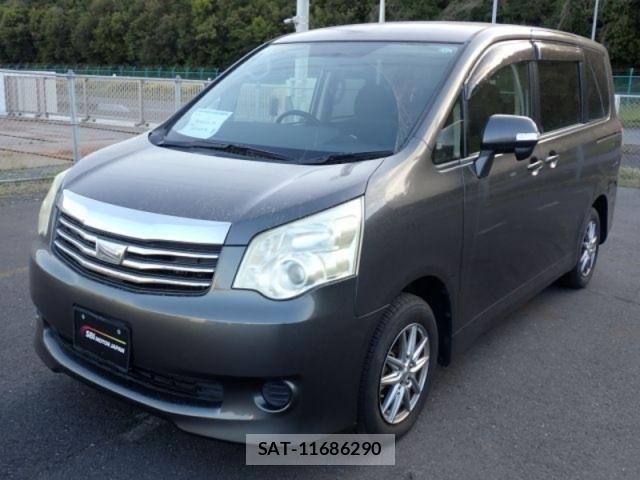 Toyota NOAH 2012-02 6910315-2