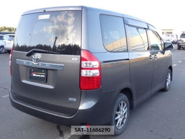 Toyota NOAH 2012-02 6910315-5