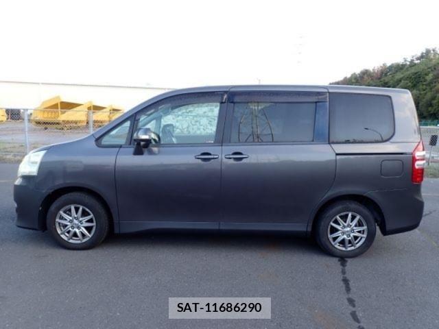 Toyota NOAH 2012-02 6910315-7