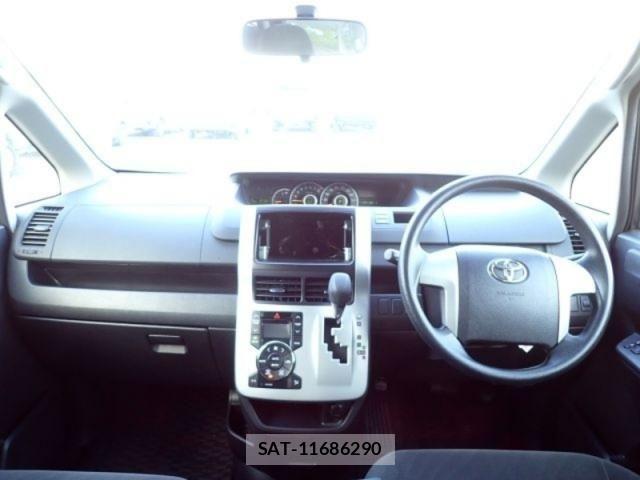 Toyota NOAH 2012-02 6910315-8