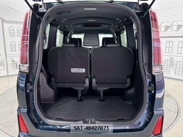 Toyota NOAH 2018-02 6910294-17
