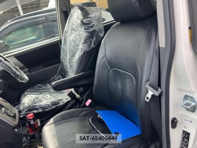 Toyota NOAH 2009-10 6910326-15