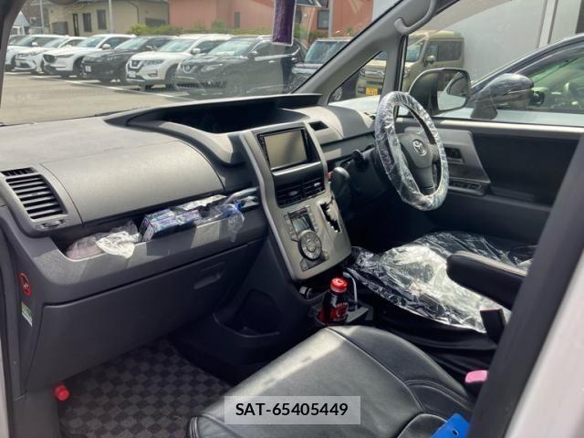 Toyota NOAH 2009-10 6910326-16