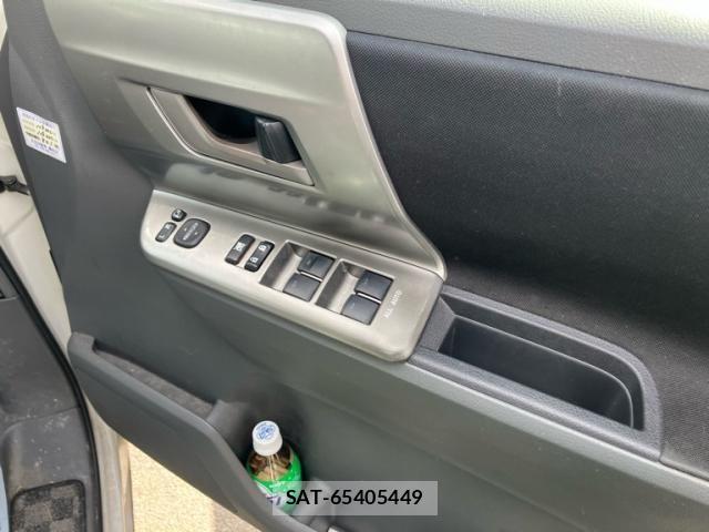 Toyota NOAH 2009-10 6910326-17