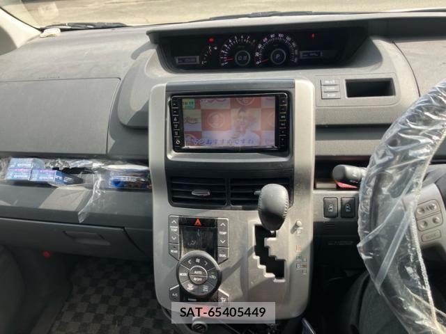 Toyota NOAH 2009-10 6910326-21