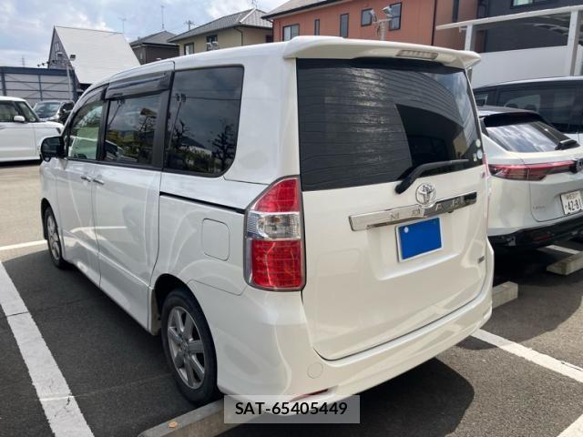 Toyota NOAH 2009-10 6910326-3