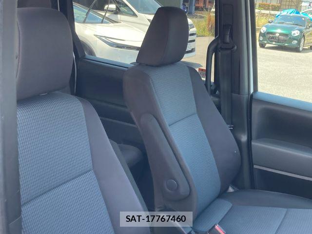 Toyota NOAH 2022-10 6910299-12